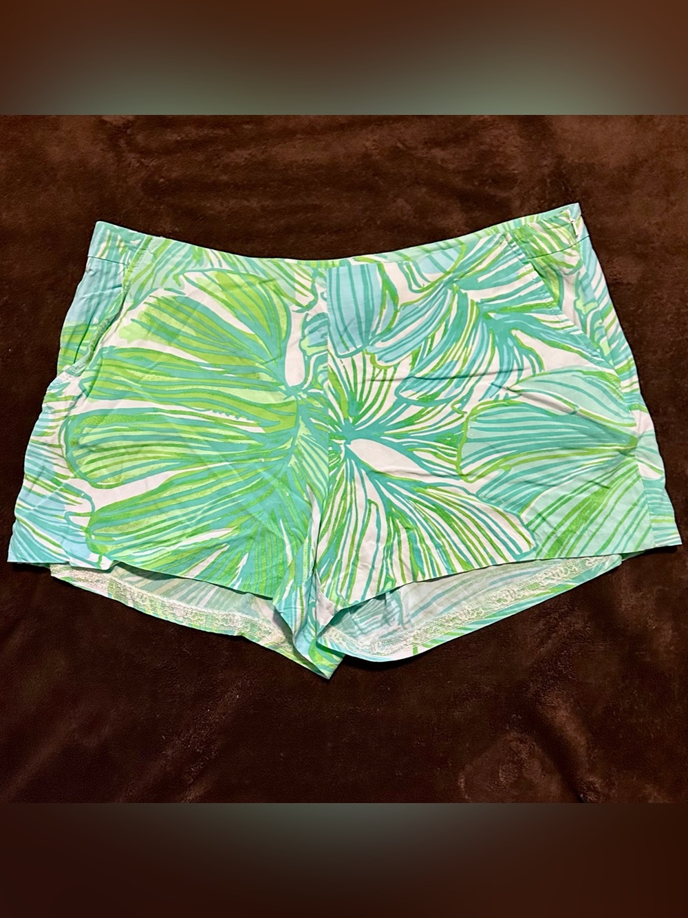 Lilly Pulitzer Breezy Light Weight Tropical Leaf Print Large